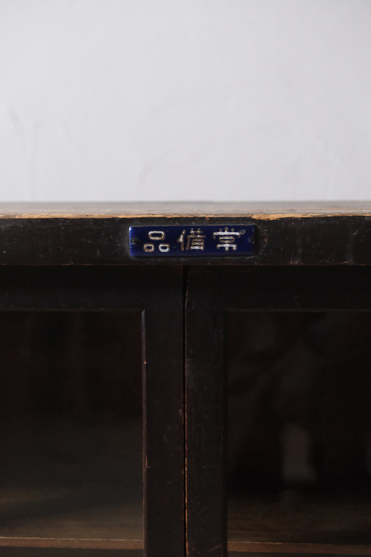 ガラス戸棚