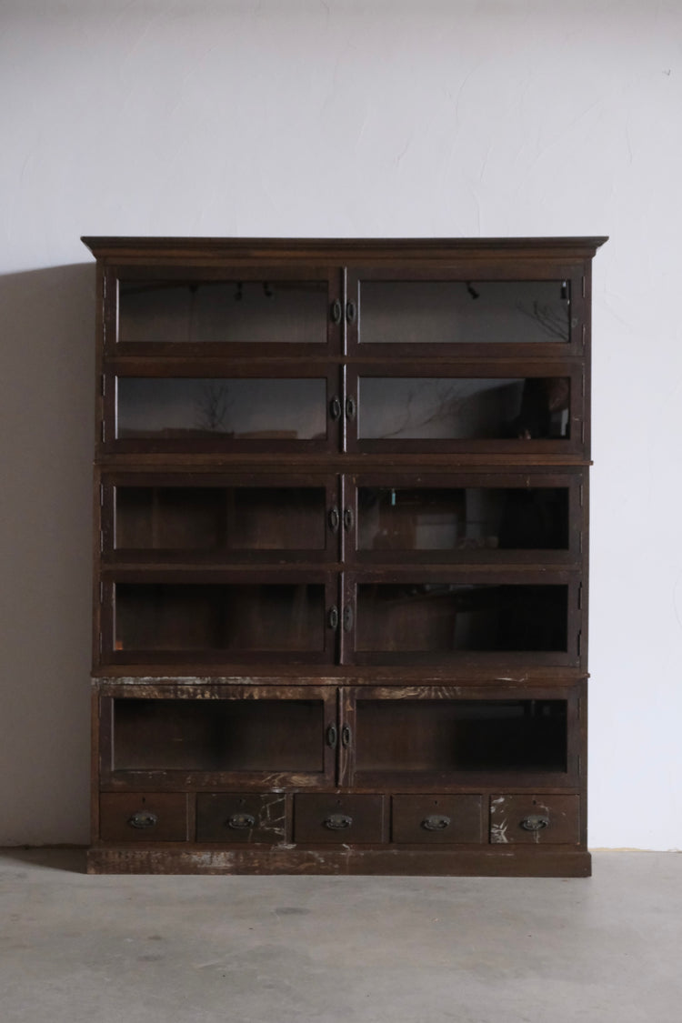 偉大なガラス戸棚