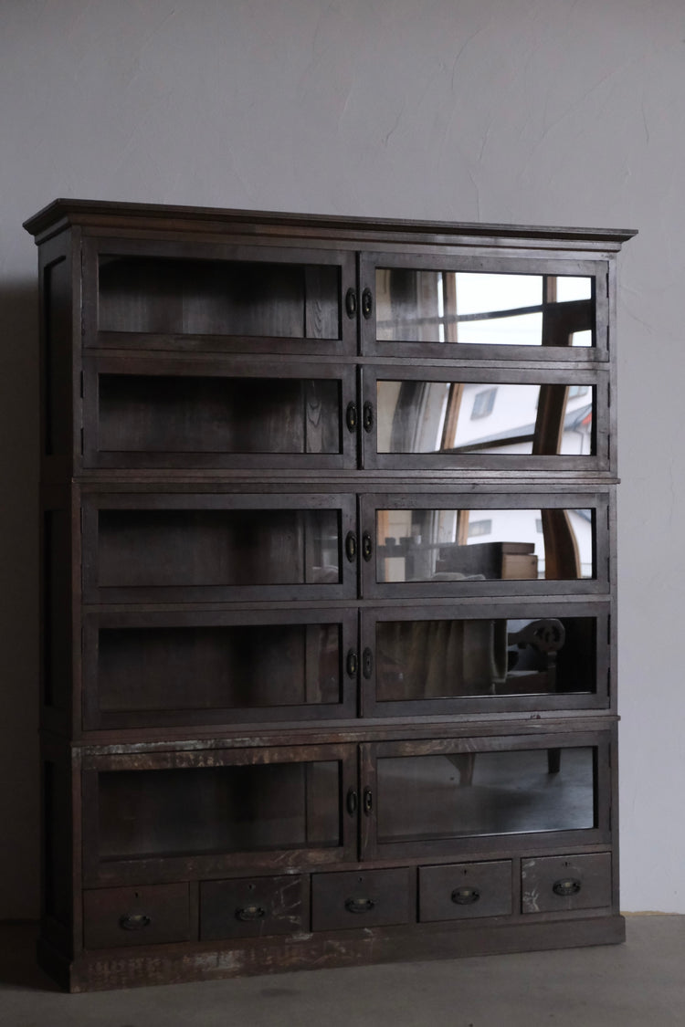 偉大なガラス戸棚