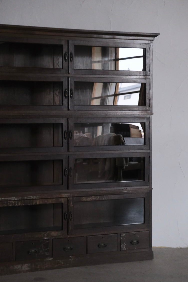 偉大なガラス戸棚