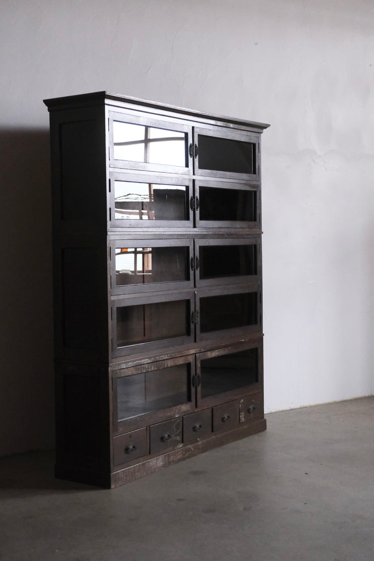 偉大なガラス戸棚