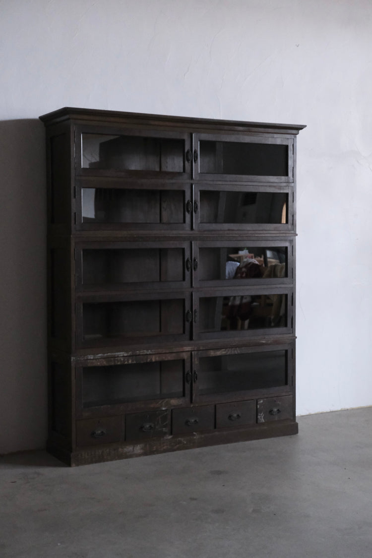 偉大なガラス戸棚