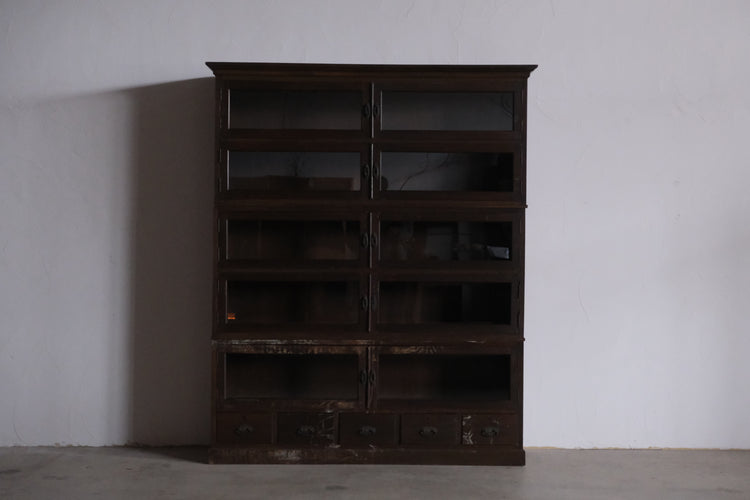 偉大なガラス戸棚