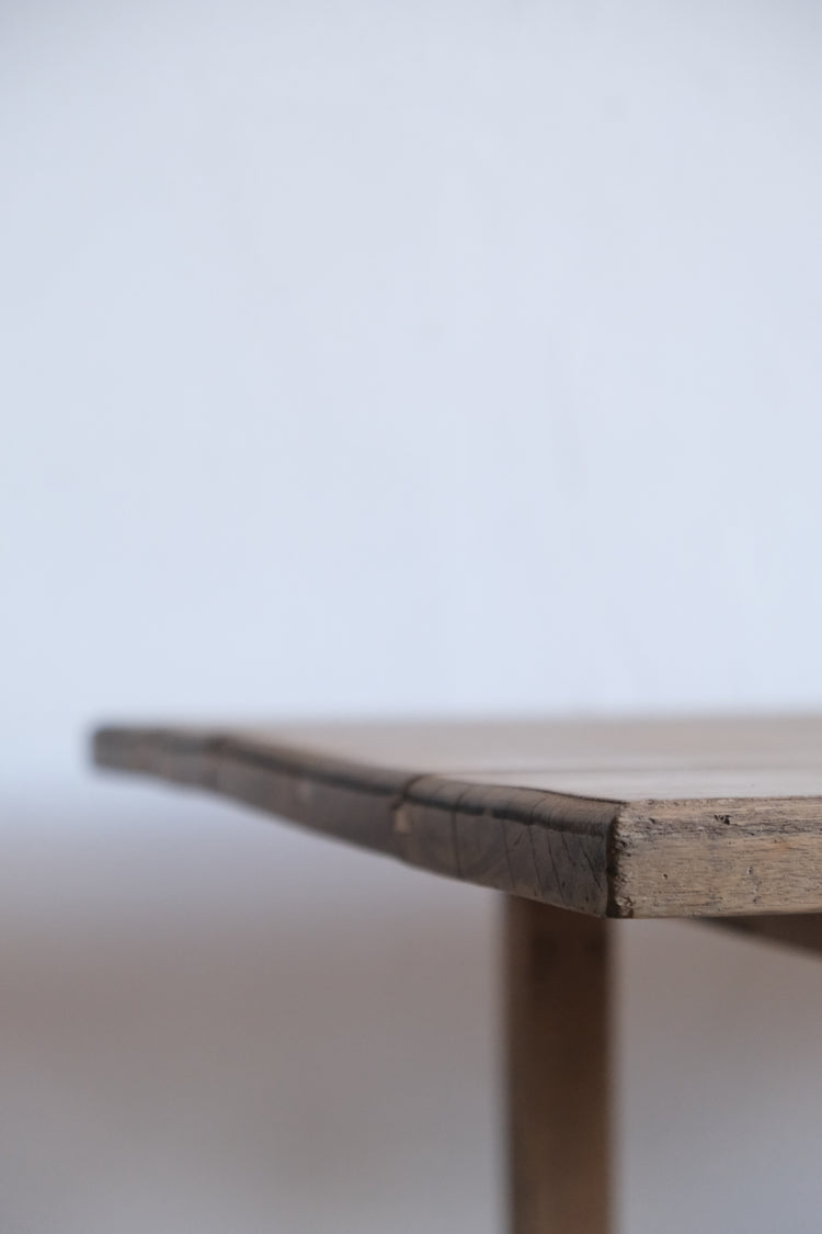 テーブル