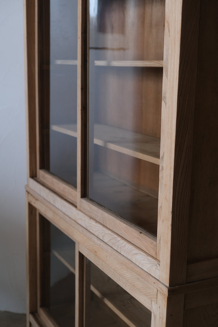 ガラス戸棚
