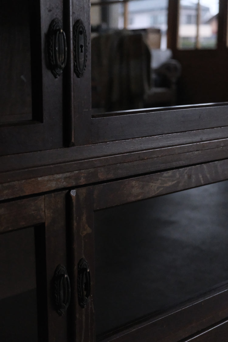 偉大なガラス戸棚