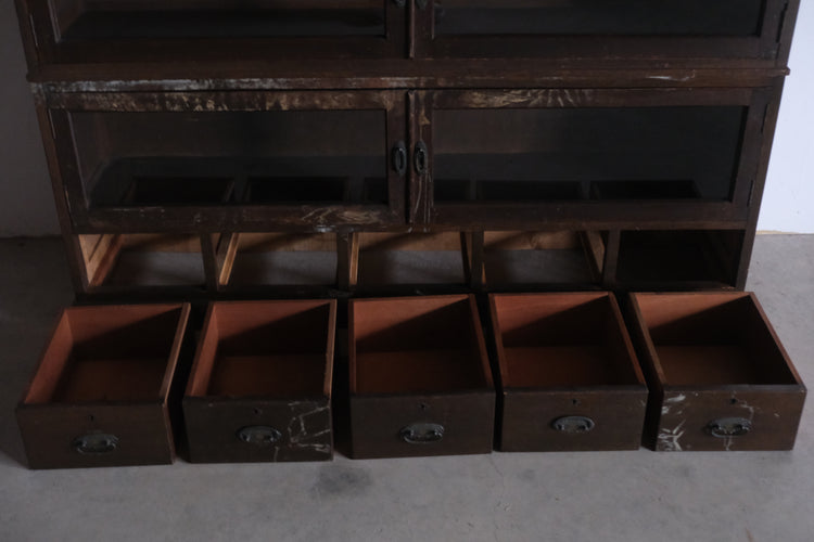 偉大なガラス戸棚