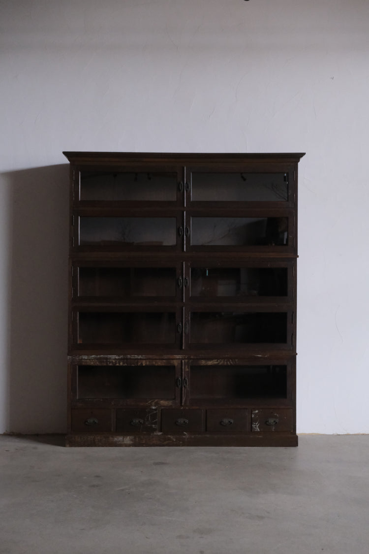 偉大なガラス戸棚