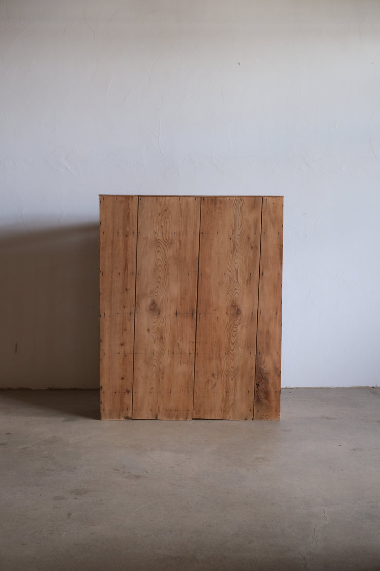 ガラス戸棚