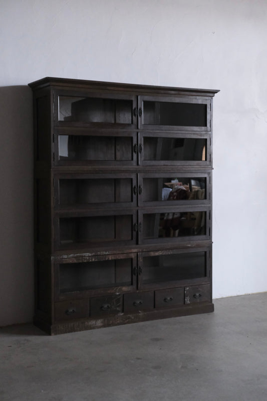 偉大なガラス戸棚